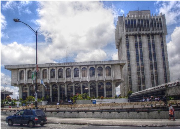 La_Corte_Suprema_de_Justicia,_Guatemala_(HDR)_(5984725549).jpeg