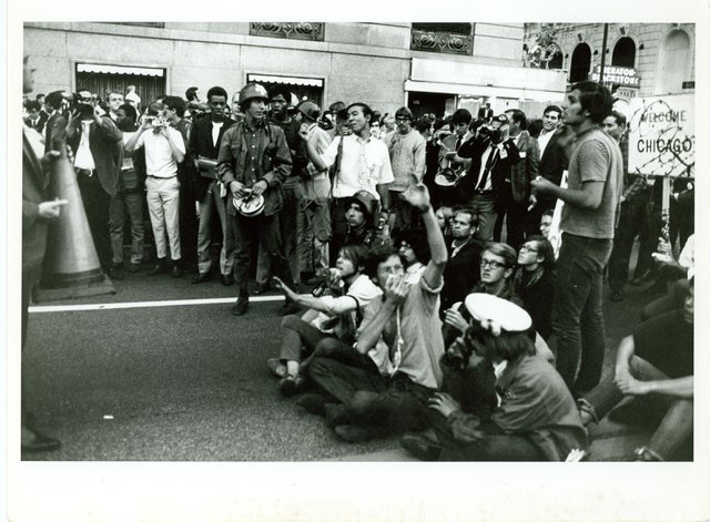 protestors_michiganave_a.jpg